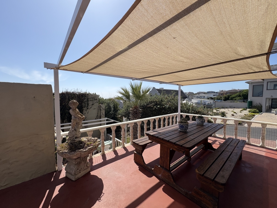 4 Bedroom Property for Sale in Pearl Bay Western Cape